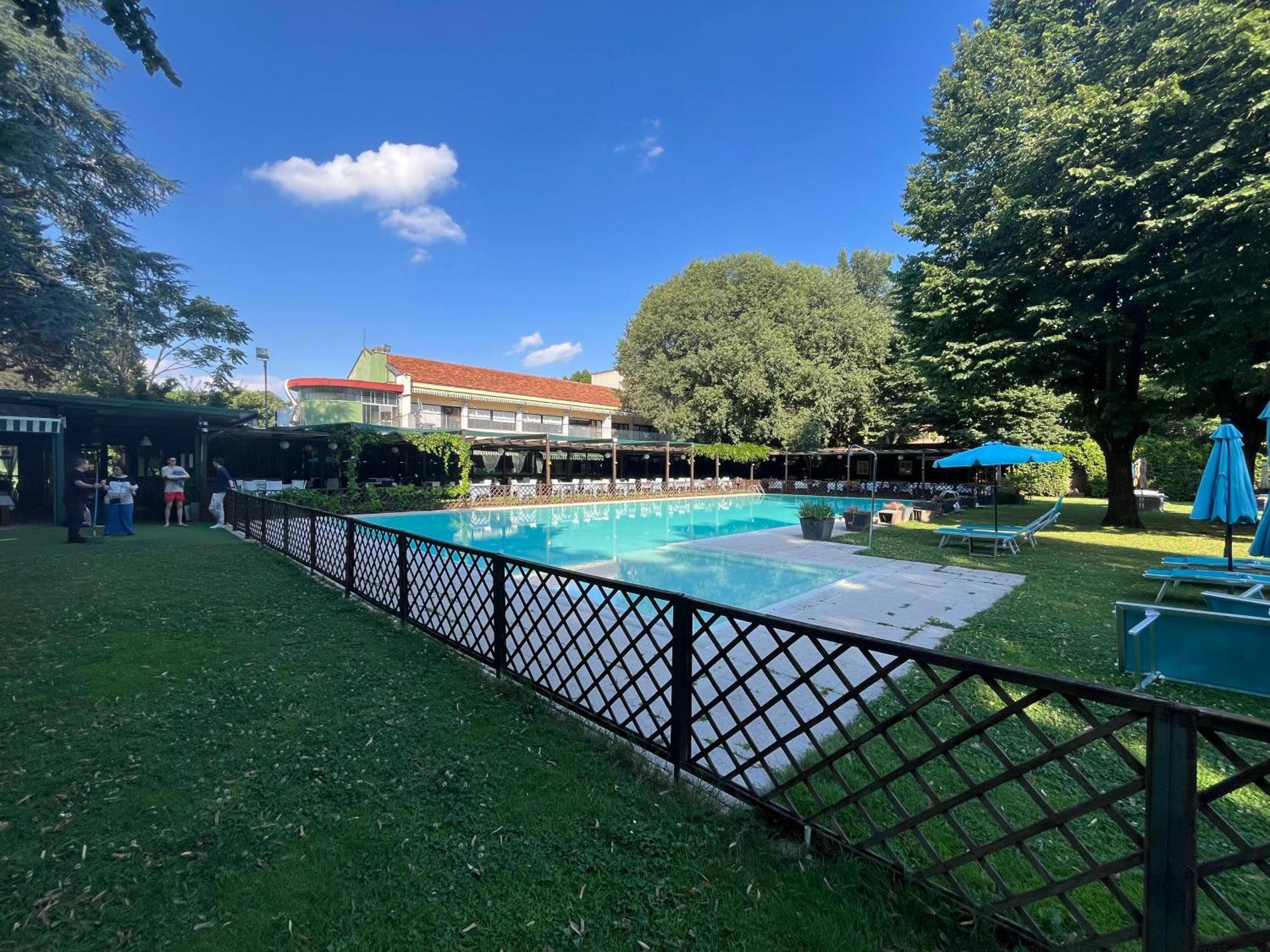 Hotel Sporting Brugherio Ngoại thất bức ảnh